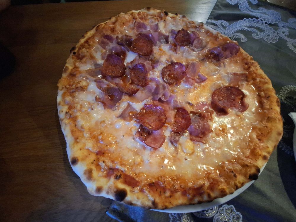 Pepperoni pizza with crisp cups